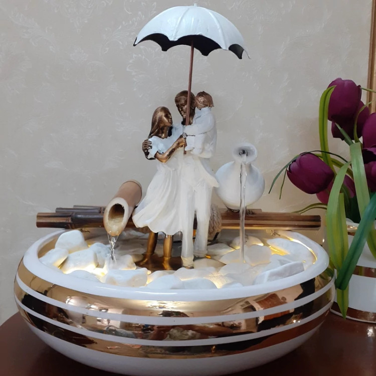 آبنما ر ومیزی دکوری مدل خانواده